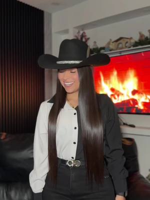 A post by @danielamonsalve082 on TikTok caption: Envíasela a aquella persona con la que quisieras  repetir todo🤫🔥  @Los Hermanos Medina  #repetimos #loshermanosmedina #danielamonsalve #colombia #venezuela #Cumbia #fyp #foryo #viral_video #paraty 