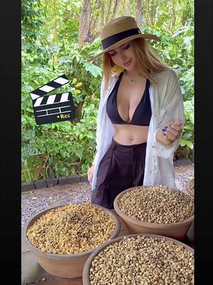 A post by @uliana_ucraniana on TikTok caption: Un poquito de la cultura Balinesa 🌴