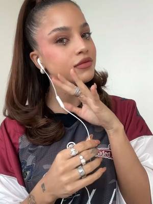 A post by @emiliamernes on TikTok caption: siempre quise hacer un video #asmr 🧊
