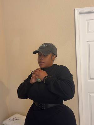 A post by @londondagreat1 on TikTok caption: Babbyyyyyyyy this oil ain’t no mfkn jokeeee ya here me? I’m truly a believer and in love💦 #relatable #fyp #nighttimeroutine #renewheroil #thebest #hygieneproducts #hygienetips 
