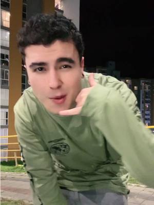 A post by @jorgesalazaryt on TikTok caption: Dale llama a tu amiga pa que seamos 3 😈 ( alguien le hace #dúo ?) 