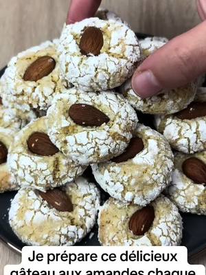 A post by @lesdelicesdeyasmine on TikTok caption: #fyp #fypシ #foryou #pourtoi #CapCut #recetterapide #recettefacile #recettedelaflemme #recette #viral_video #gateaumarocain #gateauaid #gateau #biscuit #biscuitamande #gateauamande #ghriba #ghribaamande 