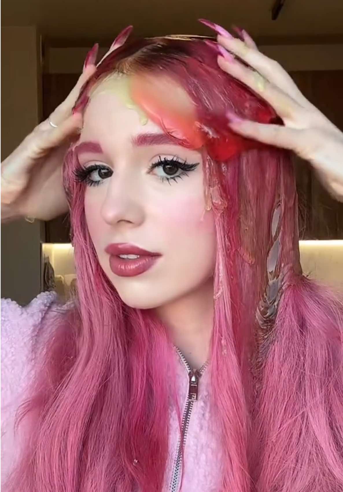 A post by @rivivichka on TikTok caption: НЕ ПОВТОРЯТЬ‼️⚠️ слайм маска для волос😻