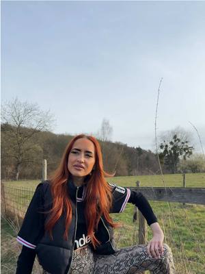 A post by @joyyy_tv on TikTok caption: schick das jemandem den du gerne ohne Kleidung sehen würdest #fyp 