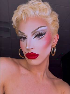 A post by @ageofaquaria on TikTok caption: 🍝💋