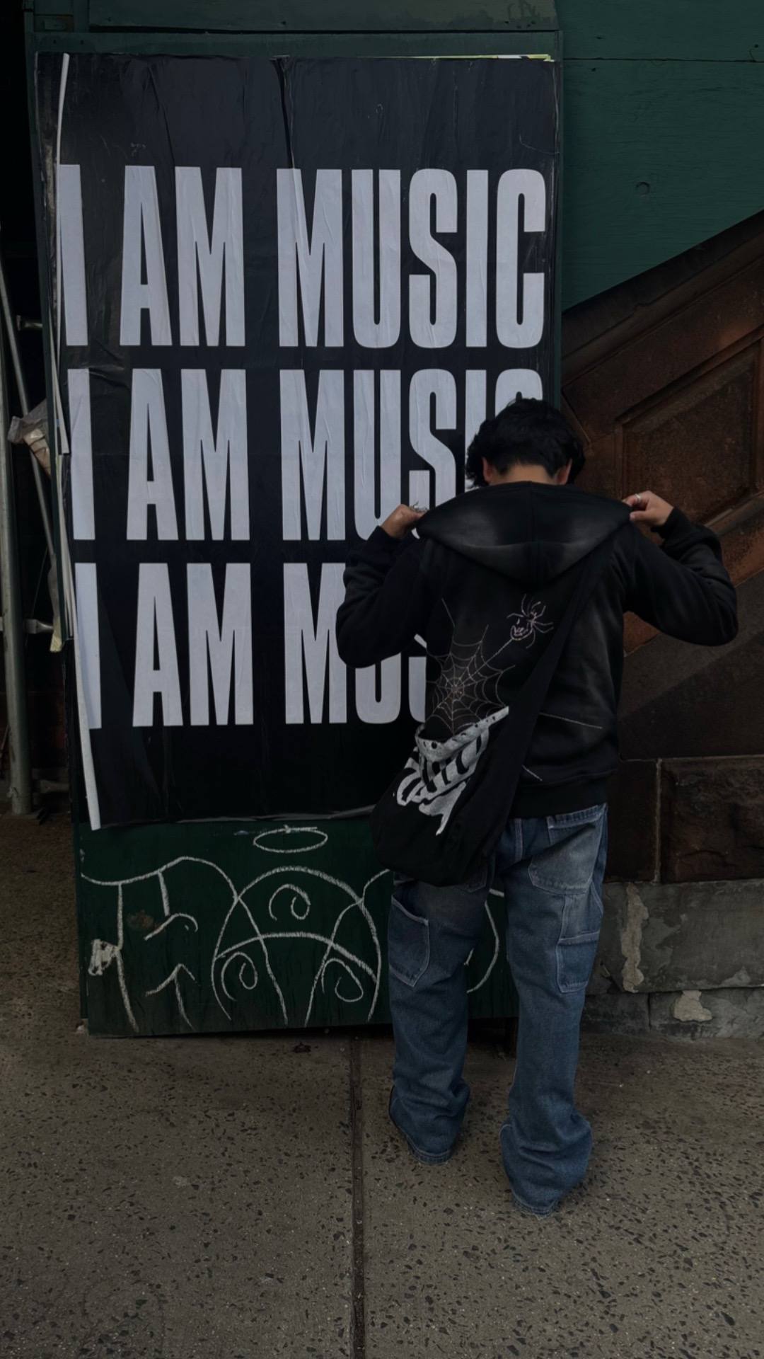 A post by @lov3strvck on TikTok caption: #iammusic #carti #versatilesi 