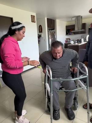A post by @jorgetoscano93 on TikTok caption: baiilando el vals 2 #viralvideos #humor #comedia