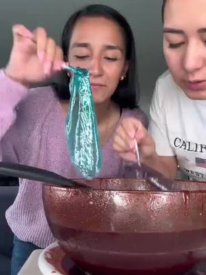 A post by @jorgetoscano93 on TikTok caption: cachetada y chamoy y pau  #viralvideos #humor #comedia