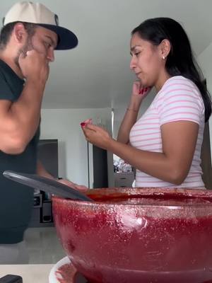 A post by @jorgetoscano93 on TikTok caption: chamoy con popote #viralvideos #humor #comedia
