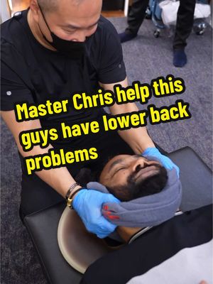 A post by @masterchrisleong on TikTok caption: Master Chris help this guys have lower back problems #masterchrisleong #chrisleong #tittar #clm #clmethod #midvalley #Premium #suite #pavilion #sripetaling #ampang #梁润江 #跌打 #师父 #鐵打 #师傅 #jakarta 