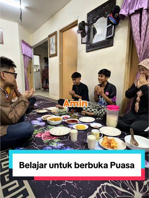 A post by @ahkaiwanglama on TikTok caption: Kongsi rezeki di hari Ramadhan #Ramadan #KongsiRezeki #AhKai #AhKaiWangLama