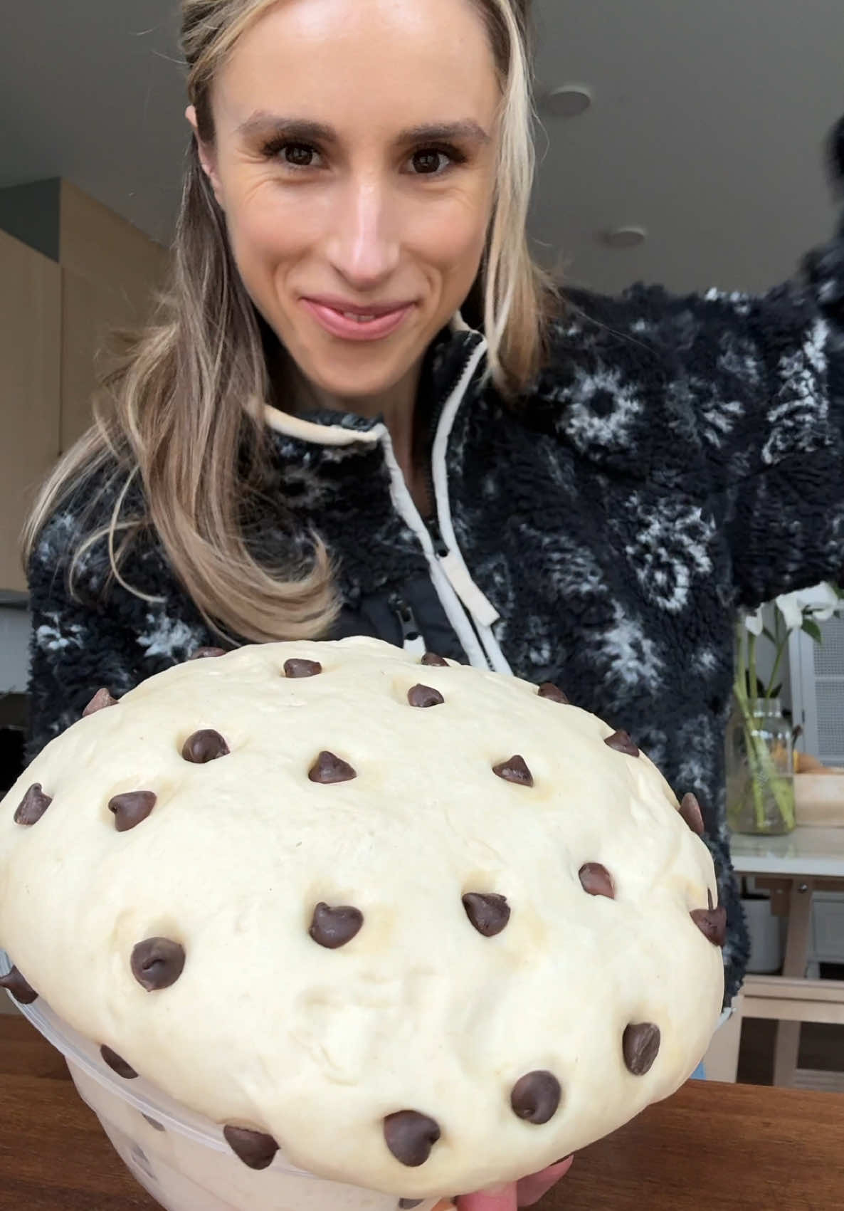 A post by @jeshastevens on TikTok caption: The Brookie Bagel! 🍪🤎 A chocolate chip cookie bagel with brownie batter cream cheese made easy with @DoorDash #DoorDashPartner #yourdoortomore #doordash #bagel #sourdough 