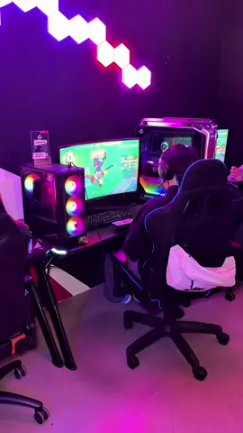 A post by @esportpalace on TikTok caption: Ma il muro? Ah si ci siamo ancora ops 😬