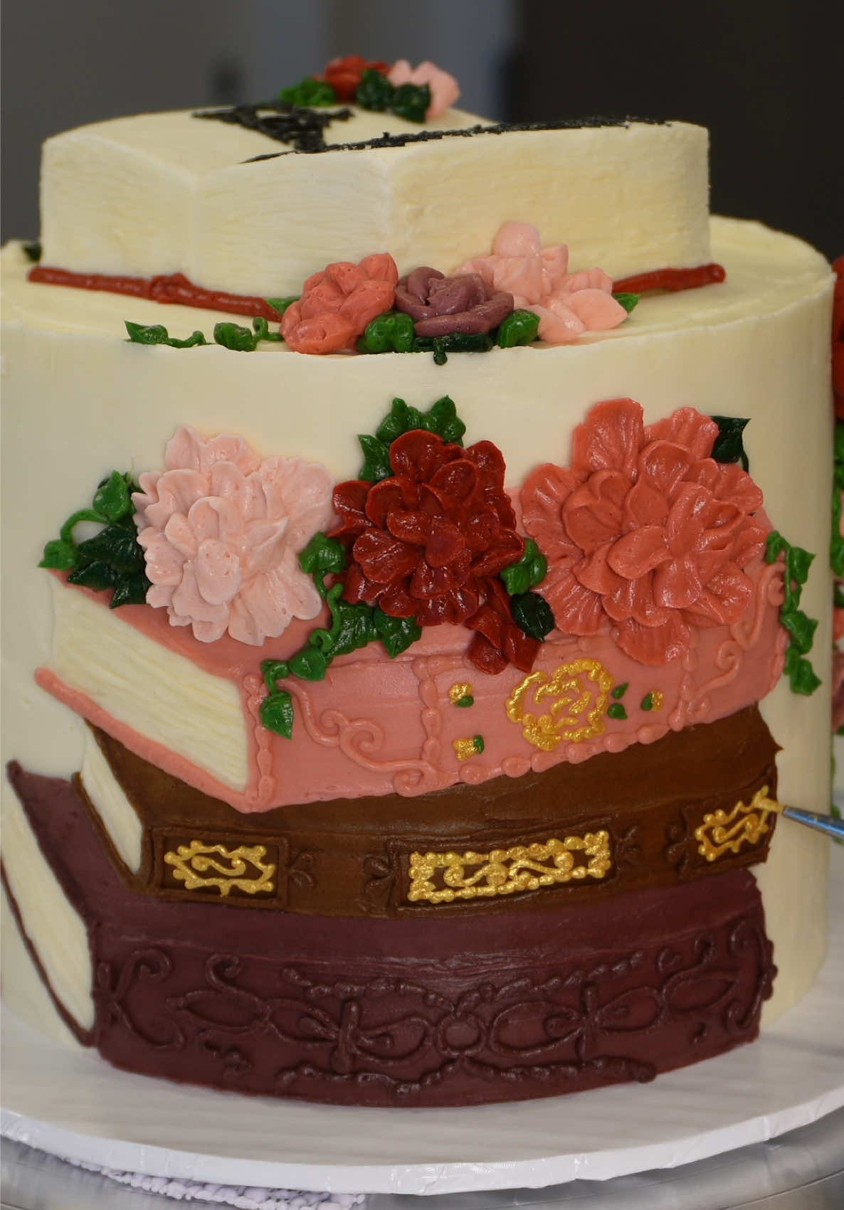 A post by @savsgotcake on TikTok caption: Romantic Book Cake🌹📚💕 Book recommendations?! #cakedecorating #cakedecorator #bookcake #BookTok #spicybooks #bookish #buttercreamflowers #flowercake 