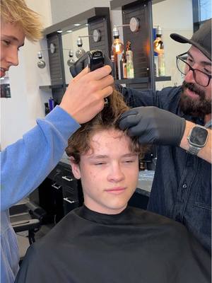 A post by @ali.friseurr on TikTok caption: #tutorial #hair #cut #münster 