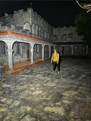 A post by @josefloresterror on TikTok caption: Encontré Castillo Abandonado en medio de la nada 😱#terror #misterio #paranormal #fantasma #miedo 