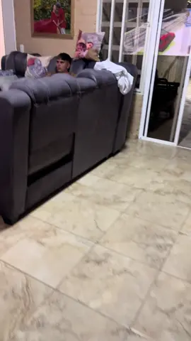 A post by @sebastianmorenocc on TikTok caption: Está bien protegido 🙄