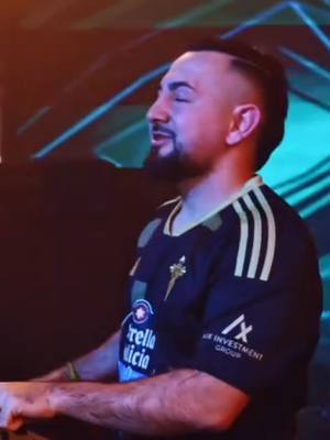 A post by @rccelta on TikTok caption: 🎶 @papigavitv LE SABE 🥶 Tirando puras rolas con la camiseta del Celta  #TikTokFootballAcademy #Celebration #PapiGavi #RCCelta