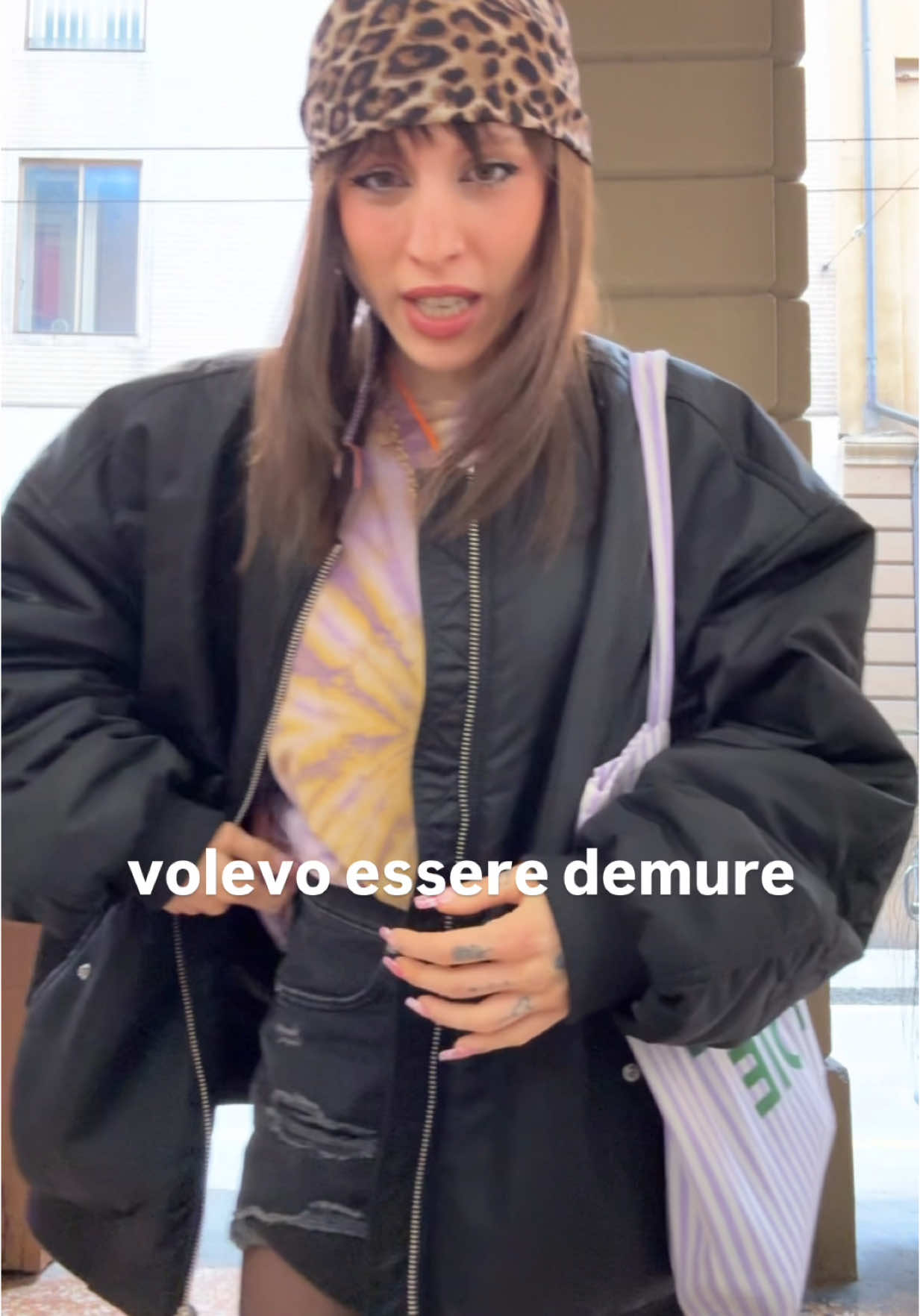 A post by @angelinamango__ on TikTok caption: volevo essere demure ma sono brat