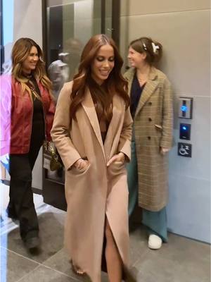 A post by @anitta on TikTok caption: A New York minute #newyork #newyorkcity #anitta 