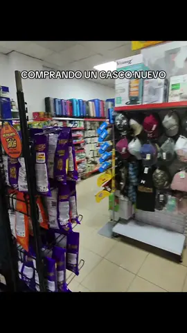 A post by @franelmetralletas on TikTok caption: Comprando un casco nuevo.#humor #parati #viral #españa 
