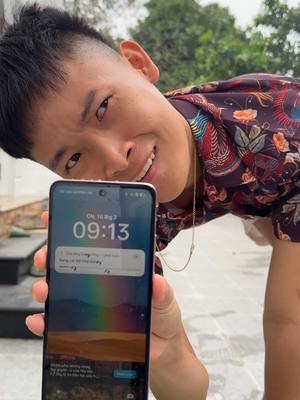 A post by @datdo0803 on TikTok caption: Test điện thoại không thương tiếc cùng Đỗ Đạt #BacThayKhangNuoc #realmeC75x #BenBiVoDoi 
