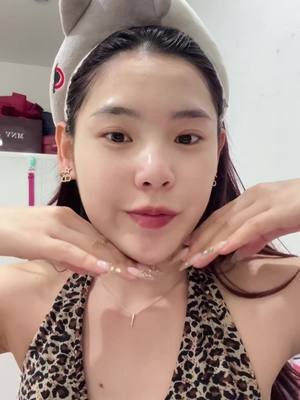 A post by @jmong19 on TikTok caption: ທຳຖຶງເກີ້ນນນນນ@auraperfectskin #ກັນແດດ #กันแดด #ເຈ້ມ໋ອງເລຍລົ້ມ #เจ้ม๋อง #jmong #tiktok 