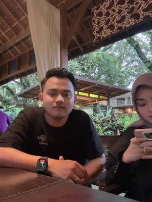 A post by @ronkads_2 on TikTok caption: Coro ngunu gak kudu ngeprek ae ta ? 🤣