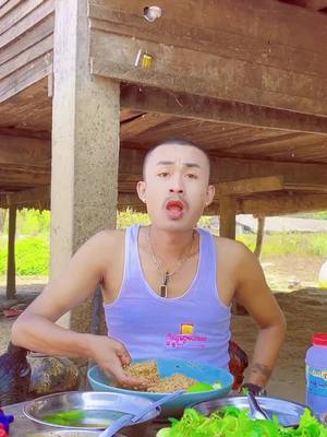 A post by @aungchanaye805 on TikTok caption: ထမင်းစားကြပါဦး🤤🤤#foryou #aungchanaye #VoiceEffects #fyp 