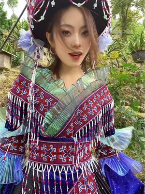 A post by @thily4545 on TikTok caption: #CapCut Áo mặc hơi khó chịu😆#TikTokAwardsVN #xuhuong #nkaujhmoob 