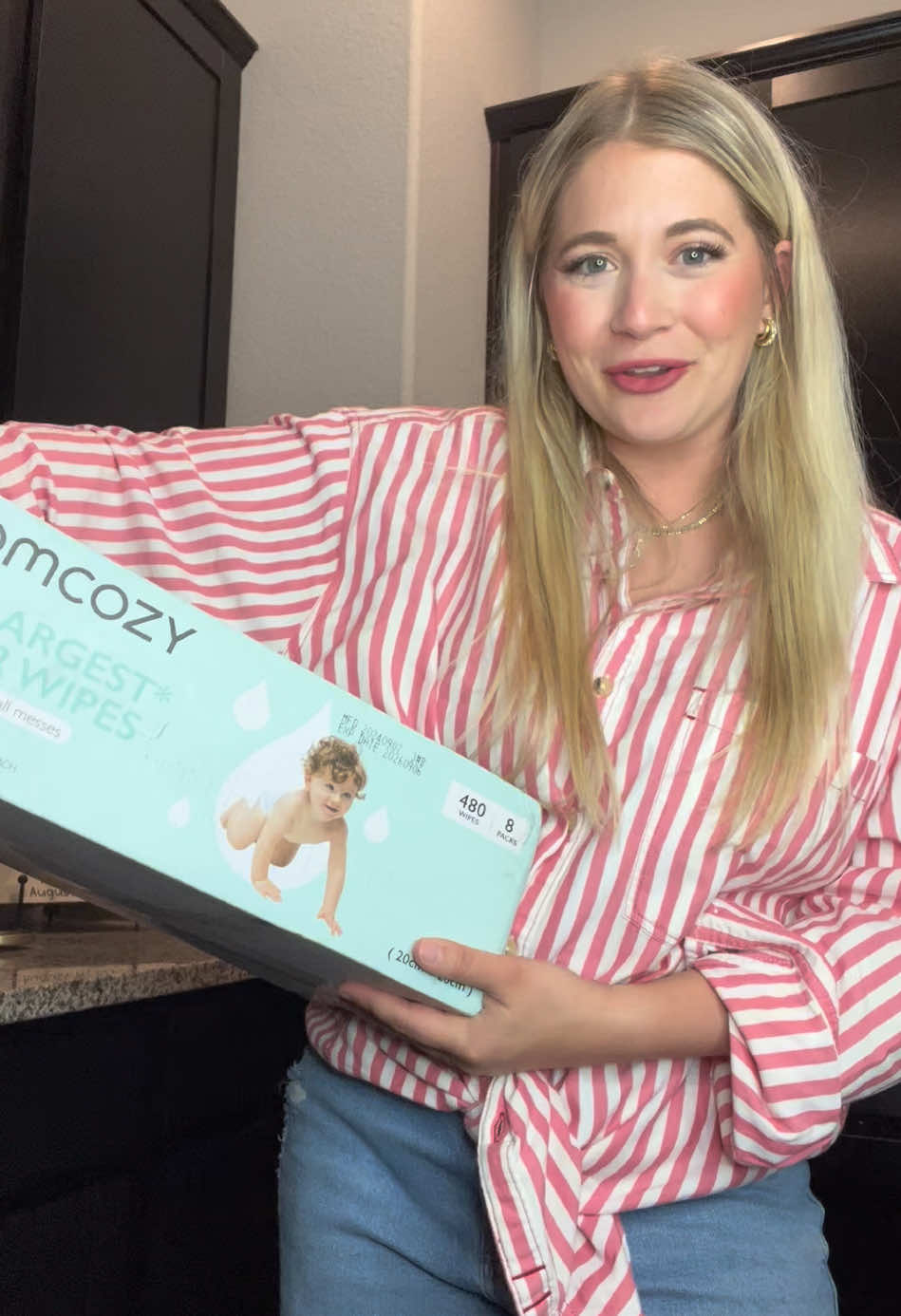 A post by @shandi_lyn on TikTok caption: #momcozy #momcozymom #momcozylife @momcozyshop 