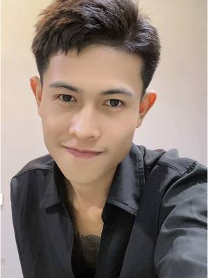 A post by @pyaeaungkyaw on TikTok caption: 🌚✌🏻မင်းကမင်းက…