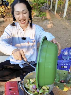 A post by @sann1k94 on TikTok caption: ခြံထွက်အသီးချက်စားမယ် 😍#naysann #masterwhite 