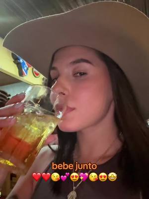 A post by @anacastelacantora on TikTok