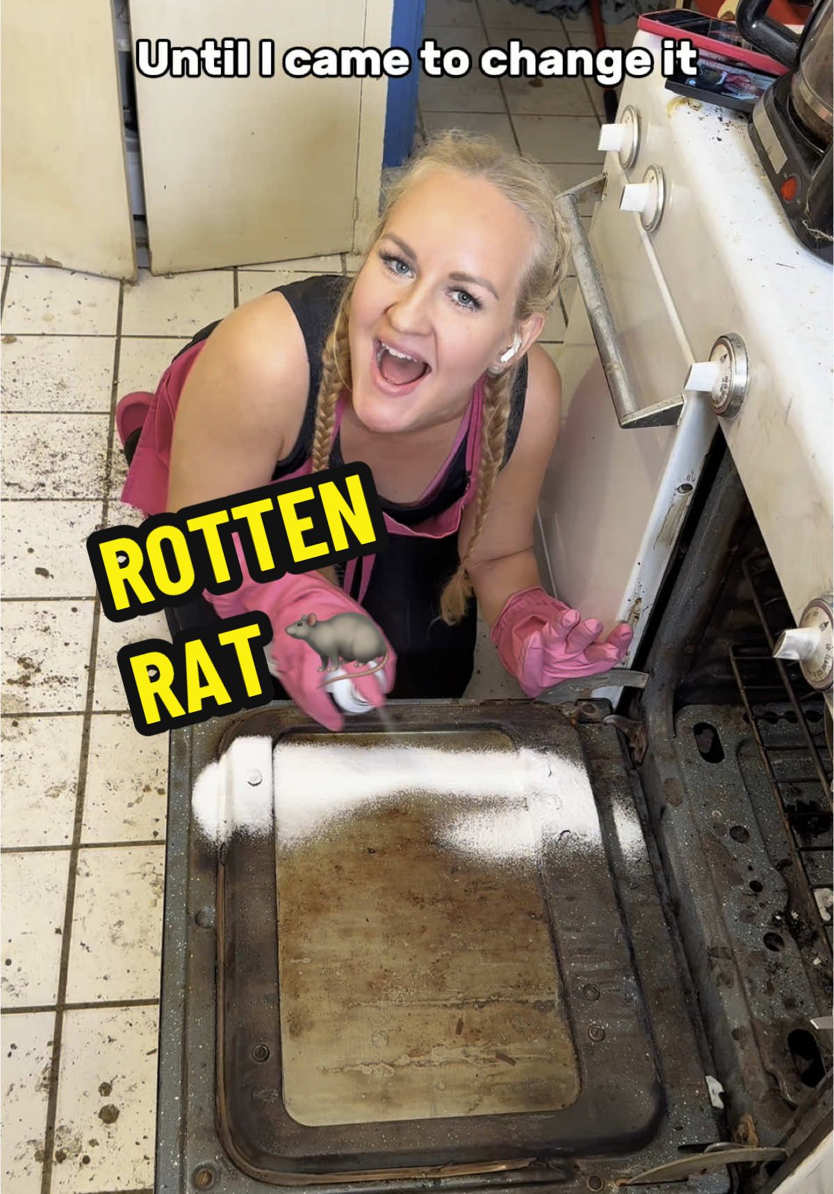 A post by @aurikatariina on TikTok caption: I tried to save ittt 🥹 #deepcleaning #deepclean #homecleaning #deepcleaningvideos 