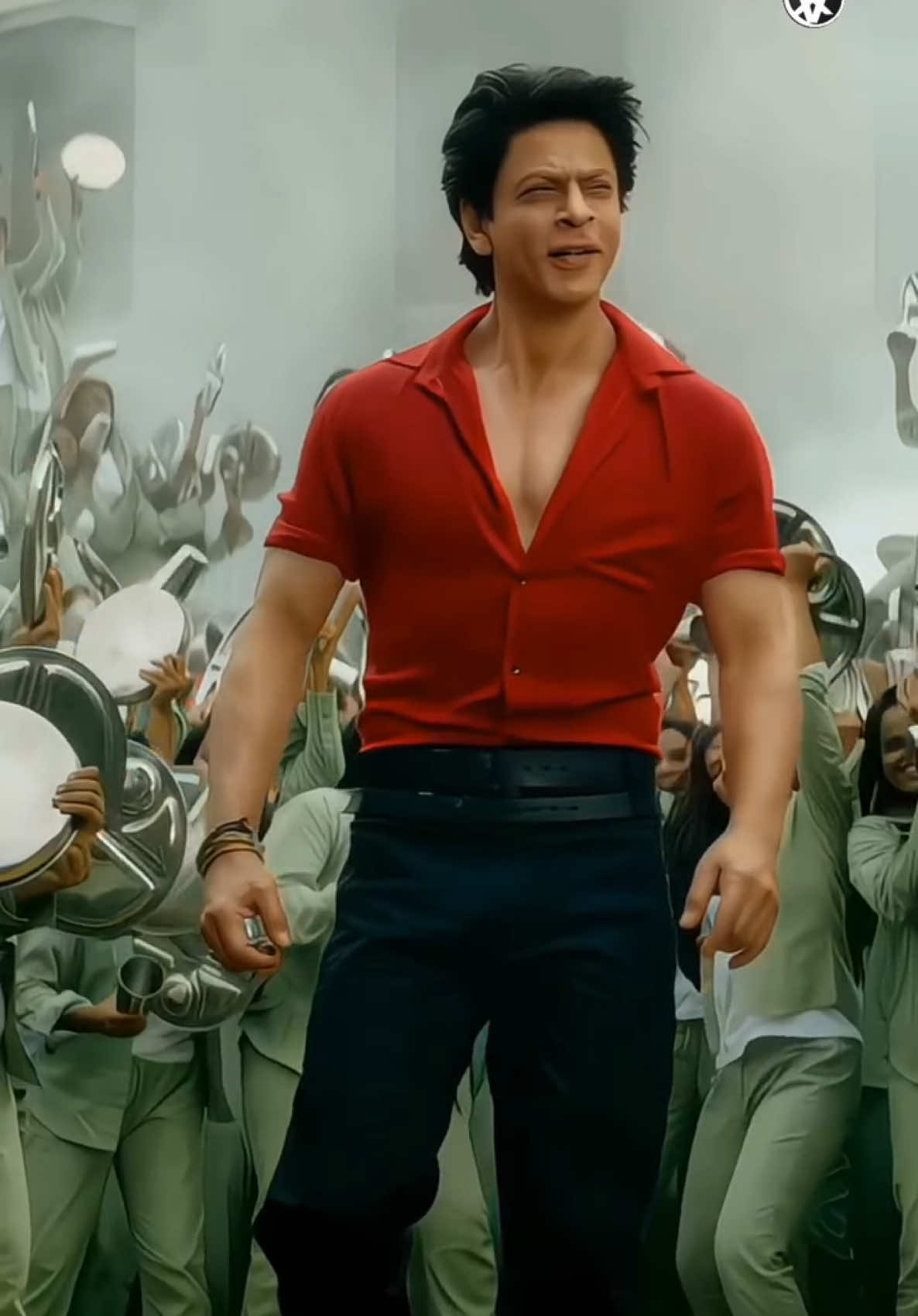 A post by @i_m_srk_1 on TikTok caption: #srk #srkfan #srkfans #shahrukhkhan #kingkhan #badshah #worldbiggestsuperstar #worldbiggestmoviestar  