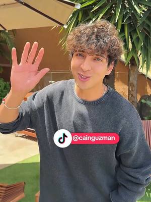 A post by @tiktoklatam on TikTok caption: Descubre cómo @Caín Guzmán dio un giro total a su contenido, adaptándose a la evolución de TikTok. De bailes y tendencias a la construcción, su historia demuestra que siempre hay espacio para reinventarse. ¡No te lo pierdas!
