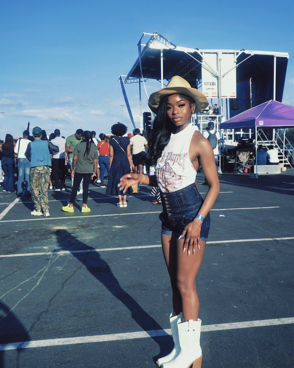 A post by @thepostergworl on TikTok caption: #blackontheblock #dallas 