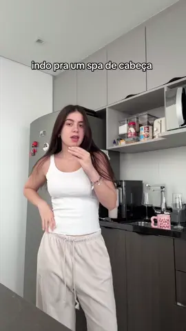 A post by @sofiasantino on TikTok caption: indo num spa de cabeça / head spa…. amei 