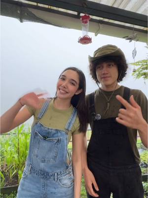 A post by @lagranjadelborrego on TikTok caption: Una tiktoker trabajando 🤯@Beth Cast 🍁 