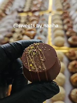 A post by @sweets_by_naziha on TikTok caption: #dubai🇦🇪 #Dubaichokolate #😍😋👌👍💯 #viral_video #fyyp 