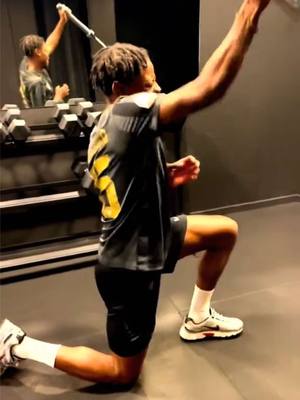 A post by @beendo_z on TikTok caption: LE MESSAGE FAIS LEUR PASSER 📟 @Mez_Coaching pour les prépa physique au top🧨⚽️ #manfestation #propa