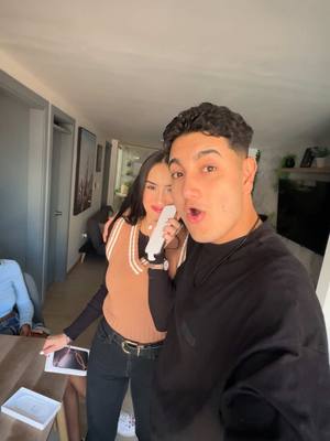 A post by @marlongarzonn on TikTok caption: Mi hermanita quiere nuevo celular😍 tienen que probarse🫣🫶🏻 #fyp #foryou #trucos 