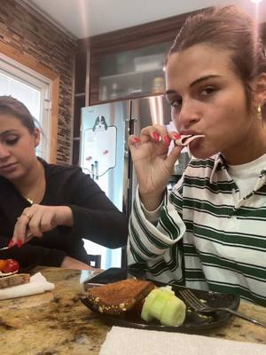 A post by @danielleloyf on TikTok caption: Another day, another review. Featuring sisa.. @Ouris Market 1160 