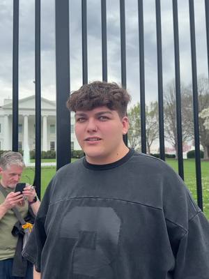 A post by @mattvalladares on TikTok caption: 😵‍💫😵‍💫 #foryou #foryoupage #viral #thewhitehouse #fyp 
