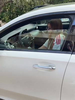 A post by @loukaki24 on TikTok caption: Elle a pas pris la bonne voiture 😭