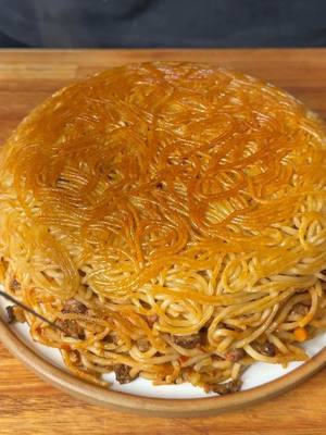 A post by @lasrecetasdesimon on TikTok caption: UNA FORMA DISTINTA DE HACER PASTA: Makkaroni Persa 🇮🇷  • Hace mucho tiempo había visto esta recata y quería probarla. La verdad me sorprendió mucho. Hoy hice este receton que se merece tu atención 😉 • 𝕀𝕟𝕘𝕣𝕖𝕕𝕚𝕖𝕟𝕥𝕖𝕤: • 500gr de Spaghetti 🍝  • 300gr Carne Picada o Cortada a Cuchillo 🥩  • 1 Cebolla 🧅  • 2-3 dientes de ajo 🧄  • OPCIONAL: 2 Tallos de Apio + 1 Zanahoria 🥕  • 1 Lata de Puré de Tomate 🥫 • 1cdita de Cúrcuma, Pimienta Negra, Pimentón Ahumado y Ají Molido 🥄 • Ahora si, ya sabes cómo innovar la próxima vez que hagas un plato de pastas 😉 • #pasta #spaghetti #makkaroni 
