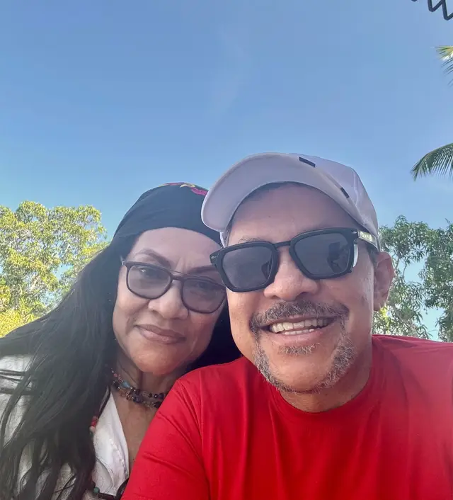 A post by @rafarosar8 on TikTok caption: Me gusta salir con mi hermana, Nos conocemos y nos disfrutamos uno al otro. Soy su apoyo en este trayecto de la vida, y ella siempre mi confidente y mi amiga hermana.