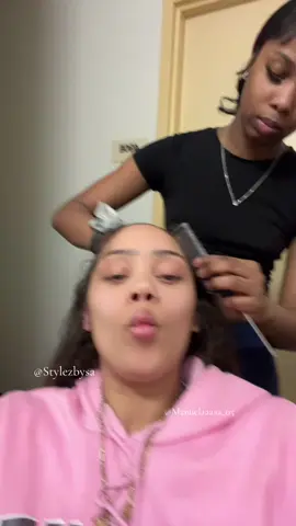 A post by @manuelaaaaa_05 on TikTok caption: SHE WHAAA?? 8TEEEE ZOWNNNN  @Sa #wlw #fyp 