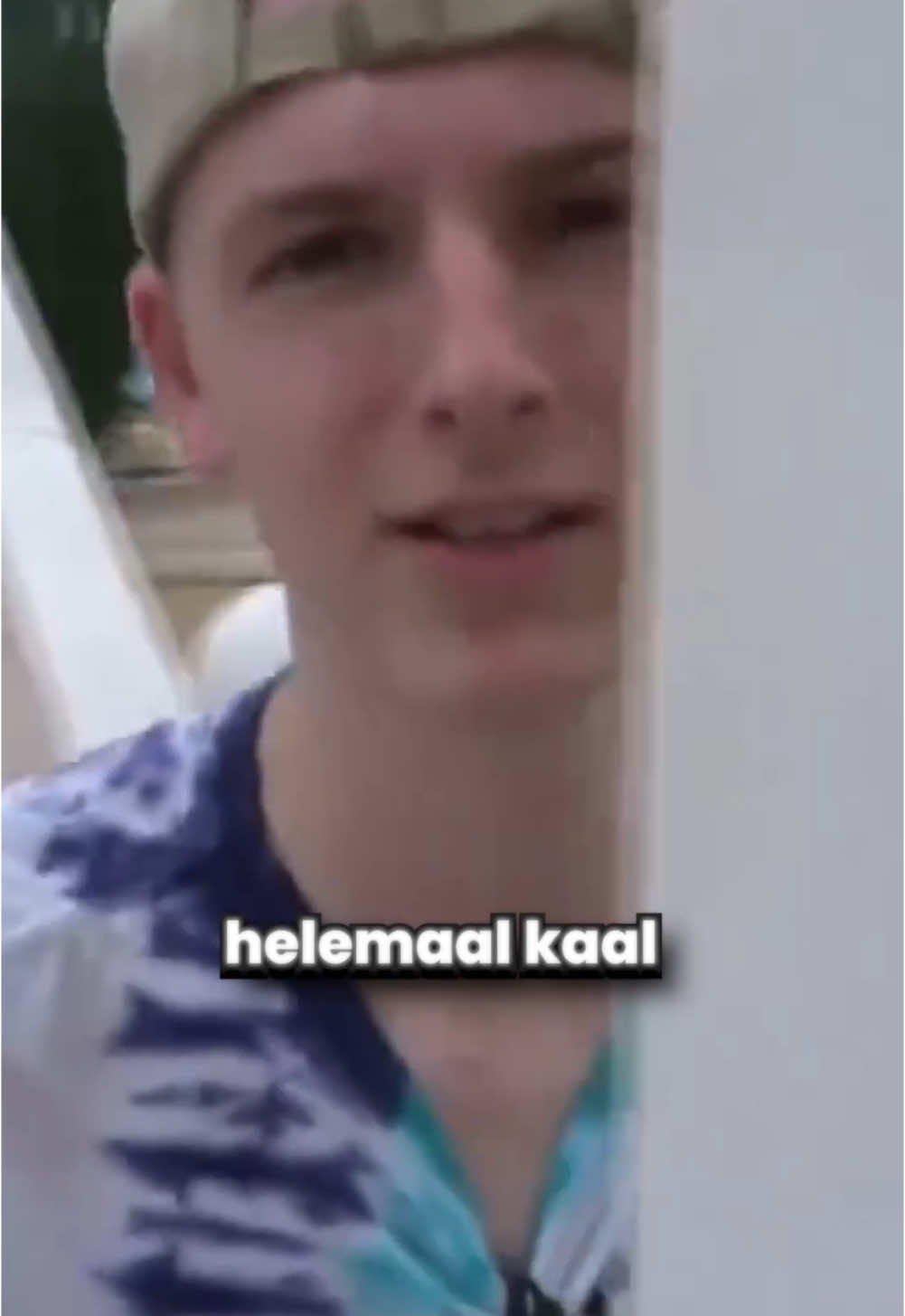 A post by @hutskoen on TikTok caption: Van baard chaos naar perfectie! Dankzij de Philips OneBlade stromen de complimenten binnen 🪒 Pak de deal nu zelf tijdens de bol 7-daagse @philipsbenelux #OneBlade #JustSayIt #ad 